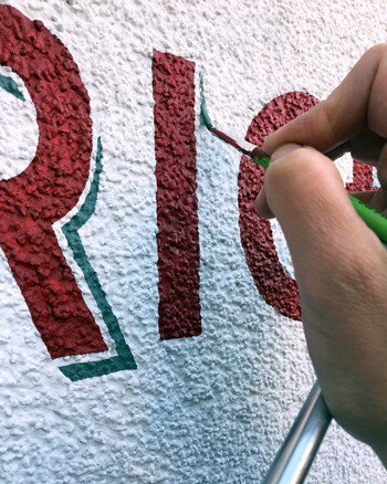 30 Jahre Erfahrung in handgemalten Beschriftungen und Vergoldungen